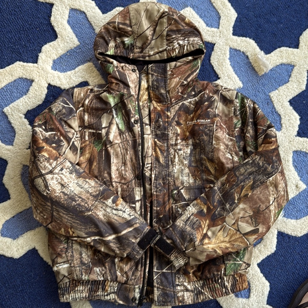 Field and stream camo hunting jacket Youth Large EUC Hooded